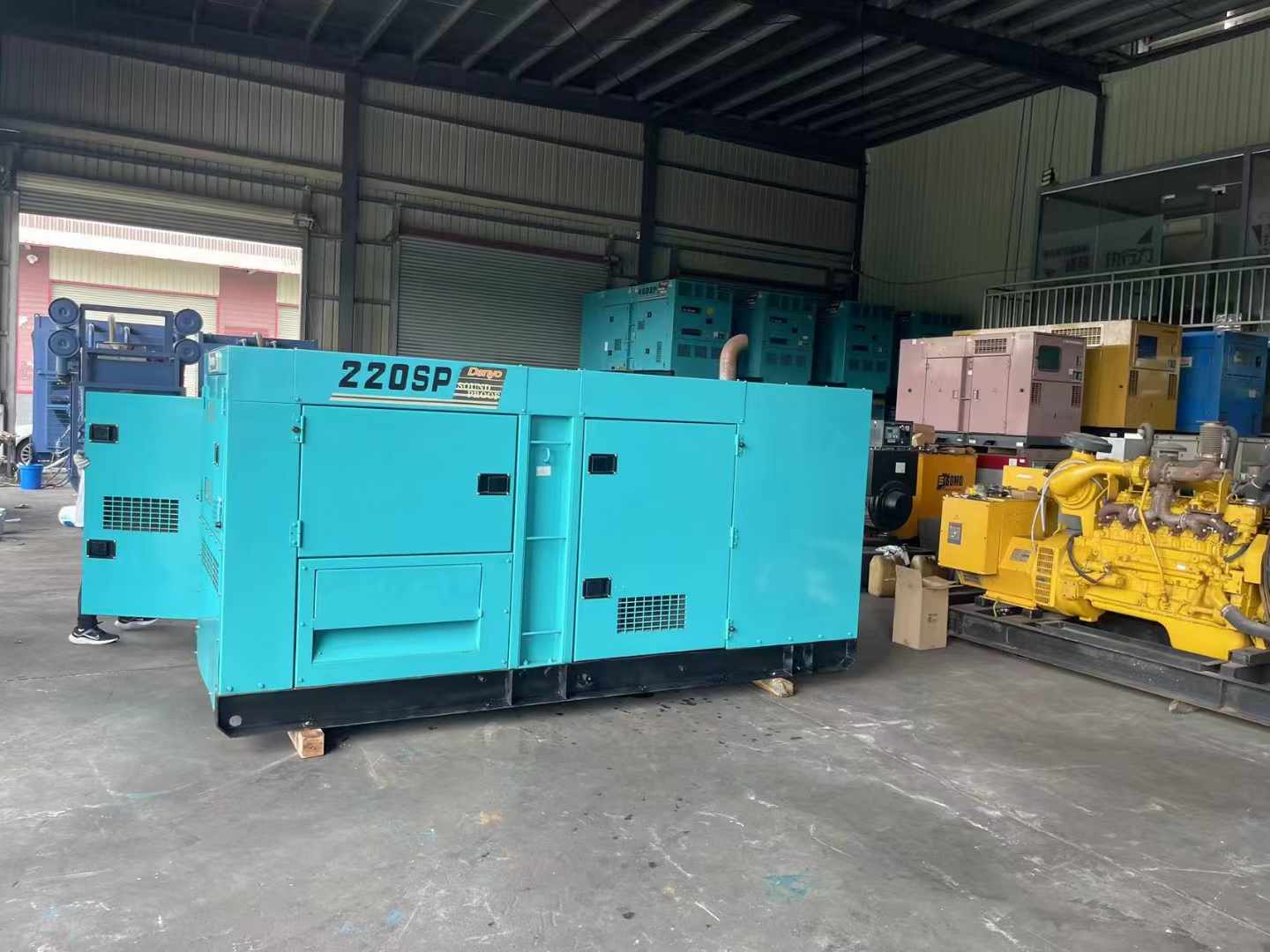 锦江800kW 柴油发电机的输出电流波动范围是多少？