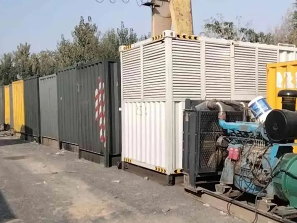 锦江200KW柴油发电机机组每小时油耗是多少？